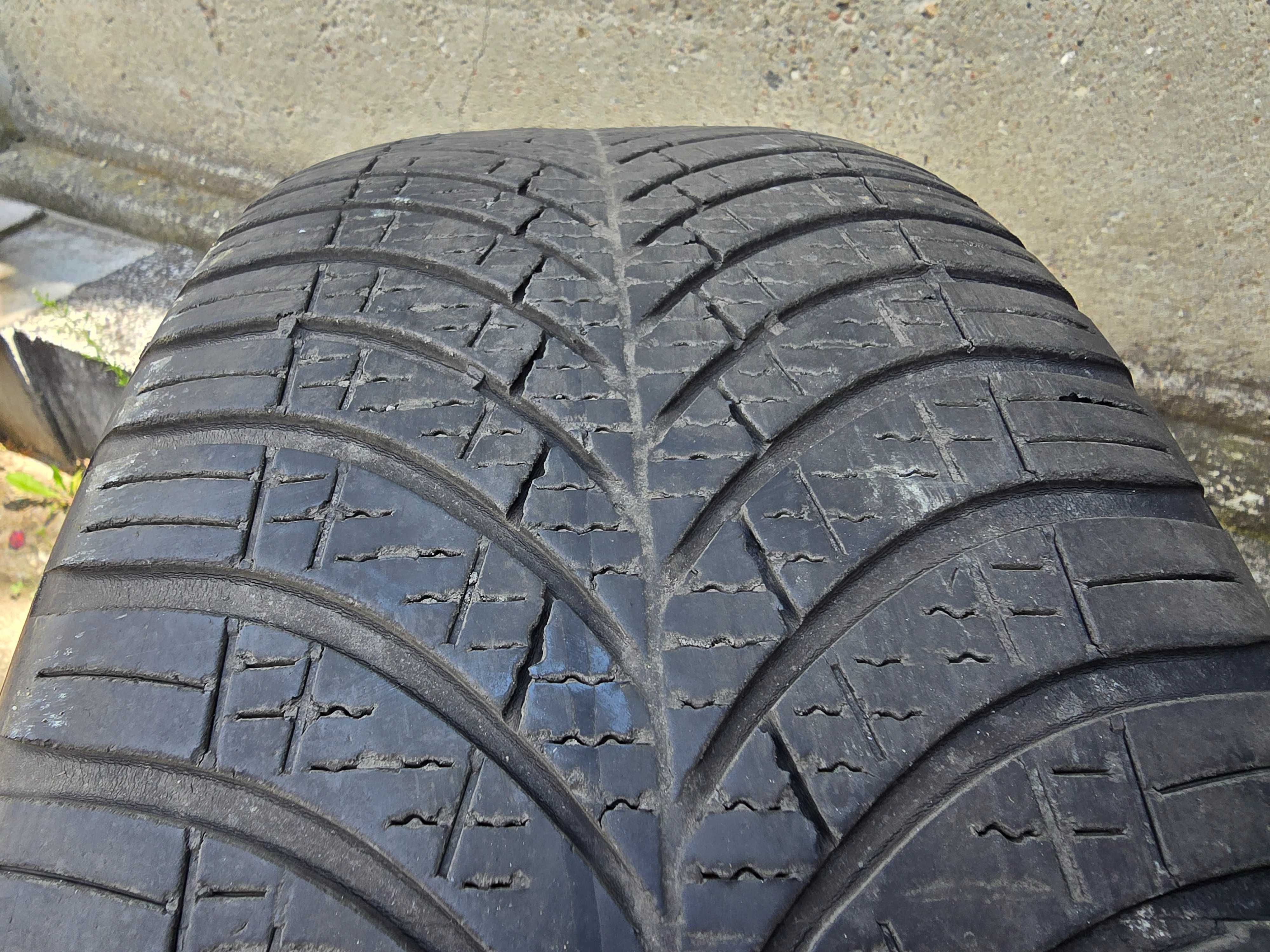 2x Goodyear Vector 4Seasons Gen-3 215/55/R17 98W