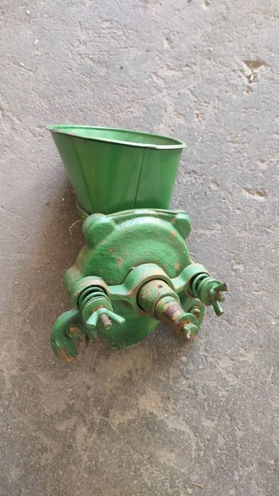 Zabytkowy młynek do zboża