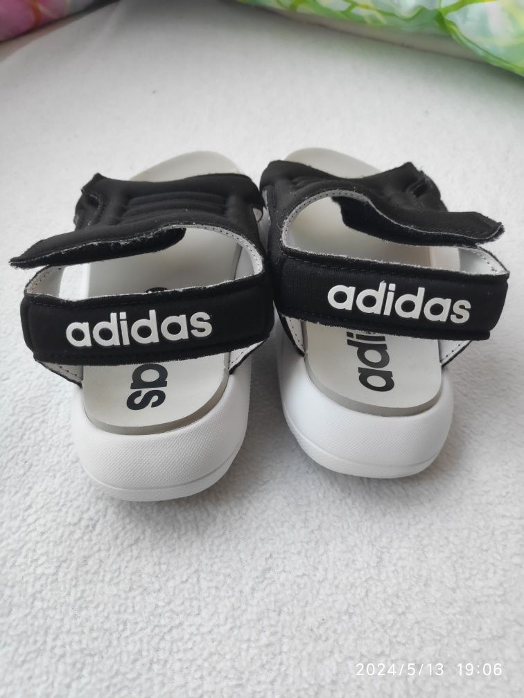 Sandałki adidas 17 cm rozmiar 26