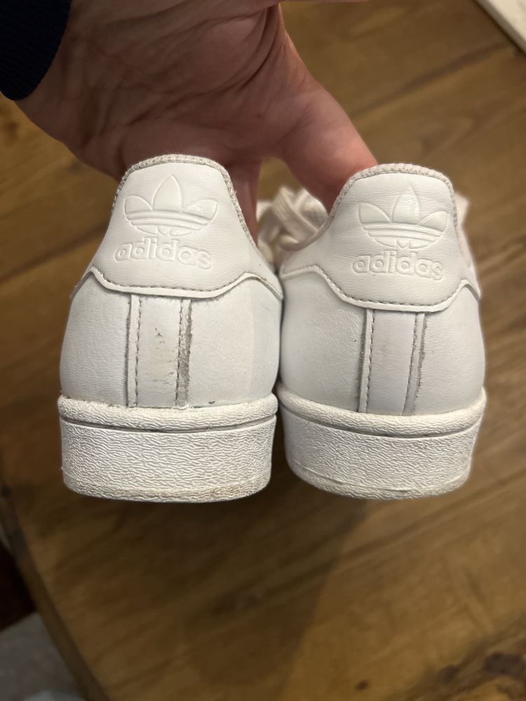 38 Adidas Superstar brancas sapatilhas em branco