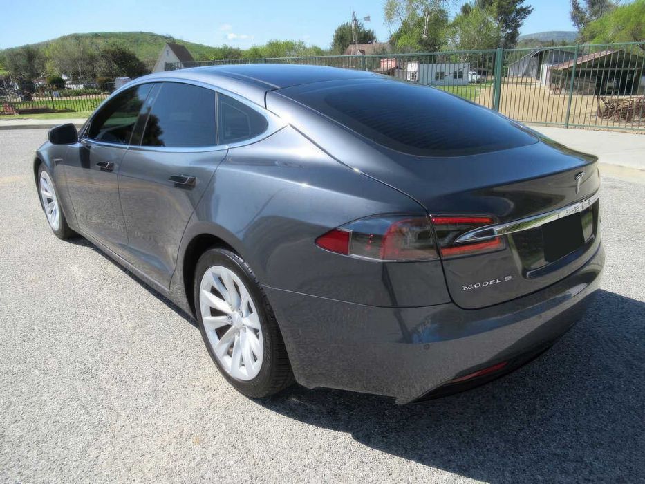 Tesla Model S 75D      2017