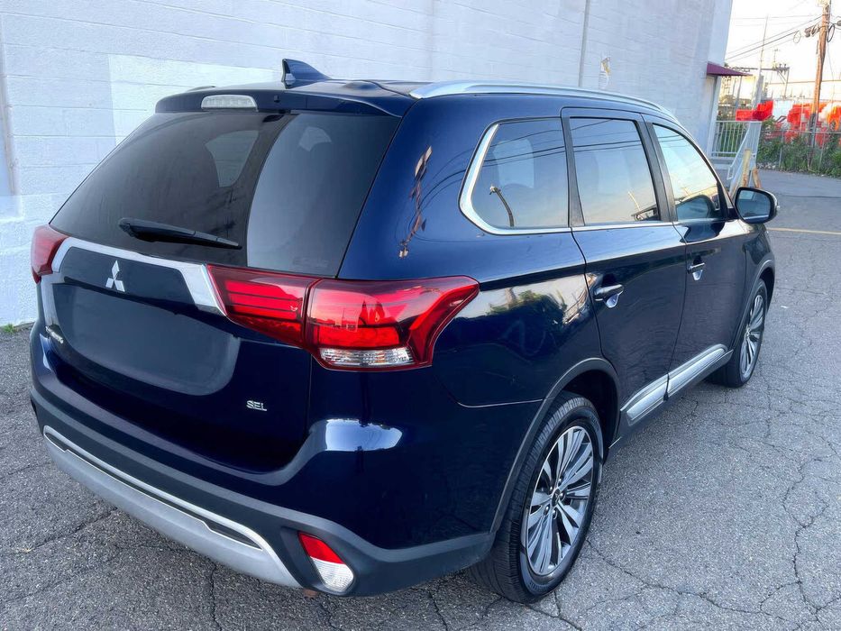 Mitsubishi Outlander Special Edition S-AWC      2020