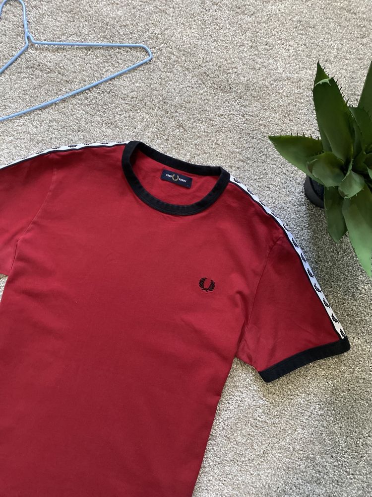 Футболка Fred Perry на ЛАМПАСАХ