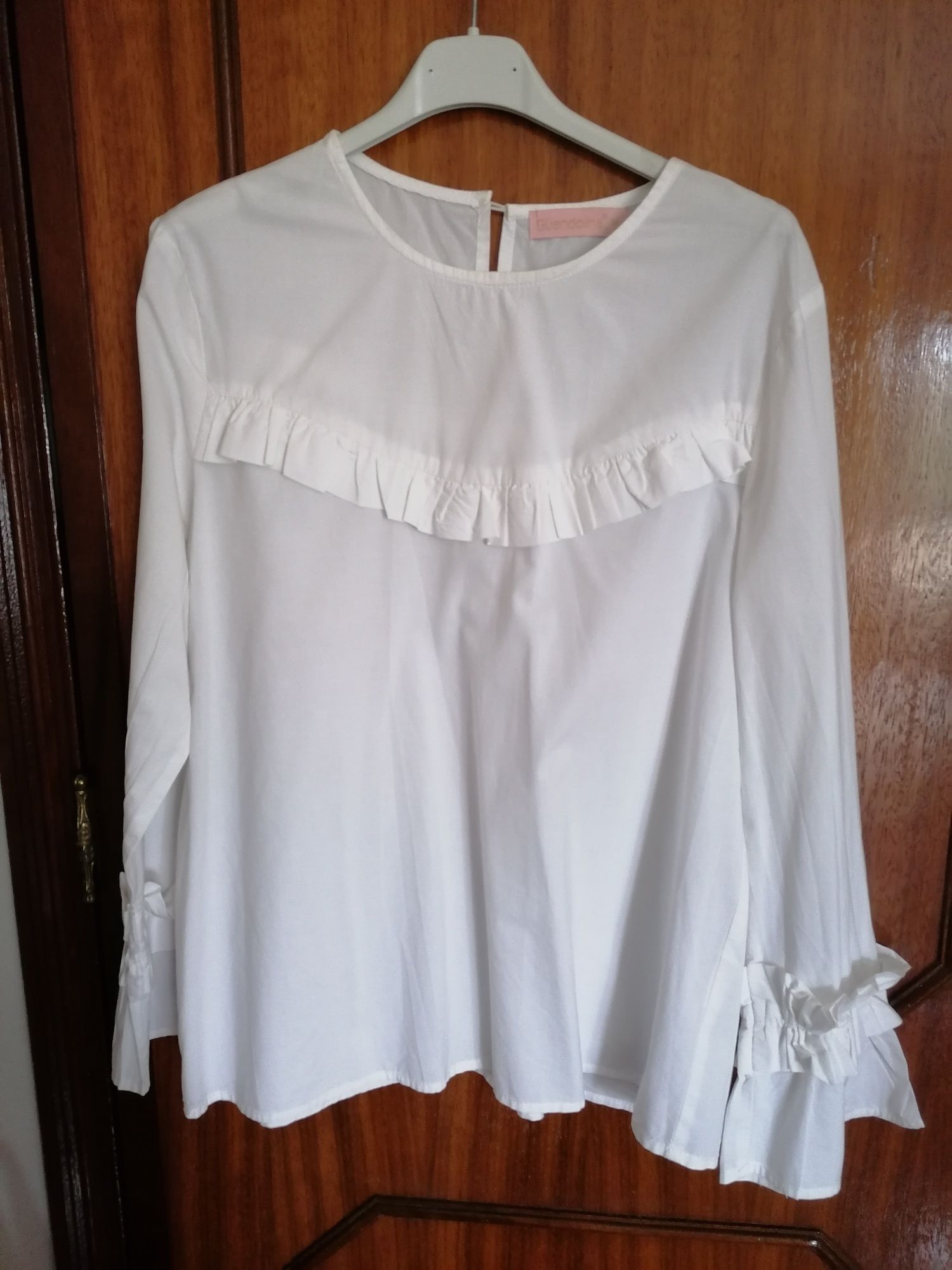 Blusa Branca Guendolina sem botões