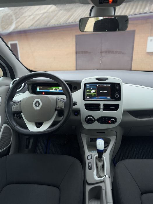 Renault Zoe 2015Piк 22квт запас 140км