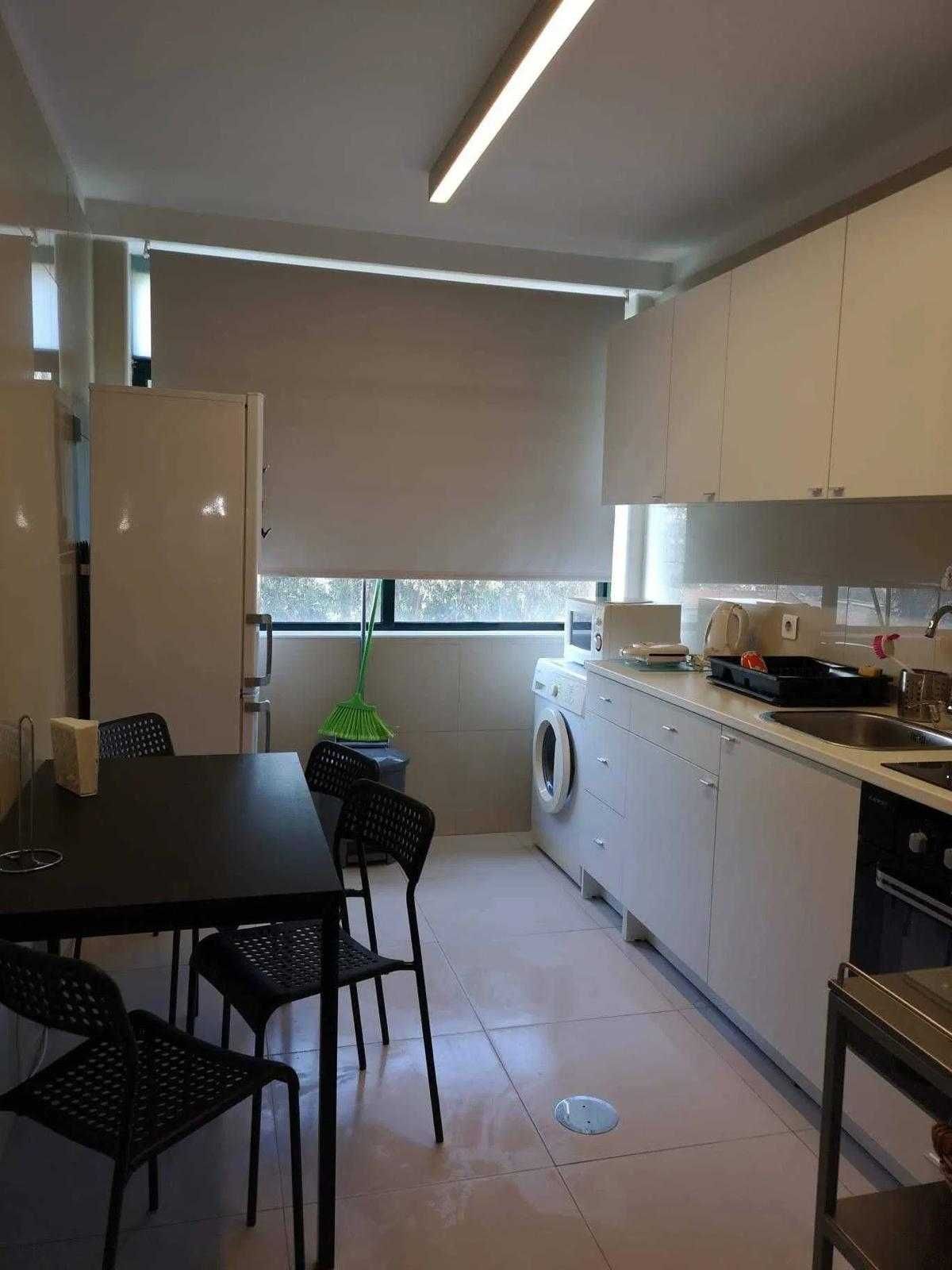 Aluga-se quarto estudantes raparigas a 10 min do ISCAL e Hosp. S. João