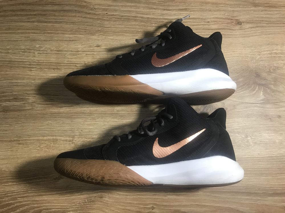 Кросівки NIKE - Precision III  Розмір 43(27,5 см.)