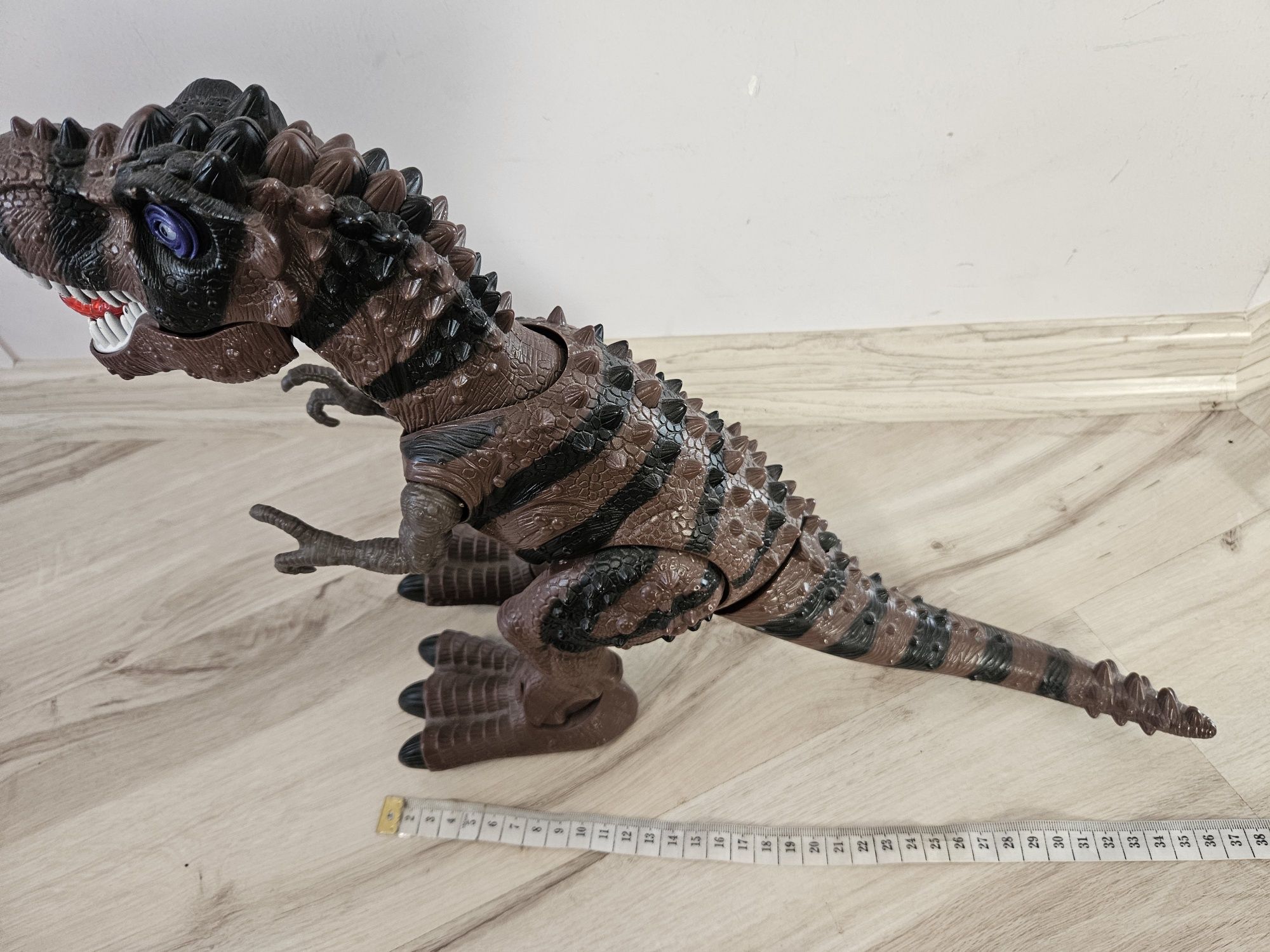 Duzy dinozaur T- rex tirex