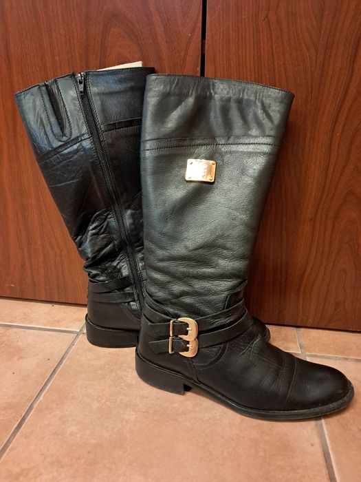 Botas Pretas em Pele