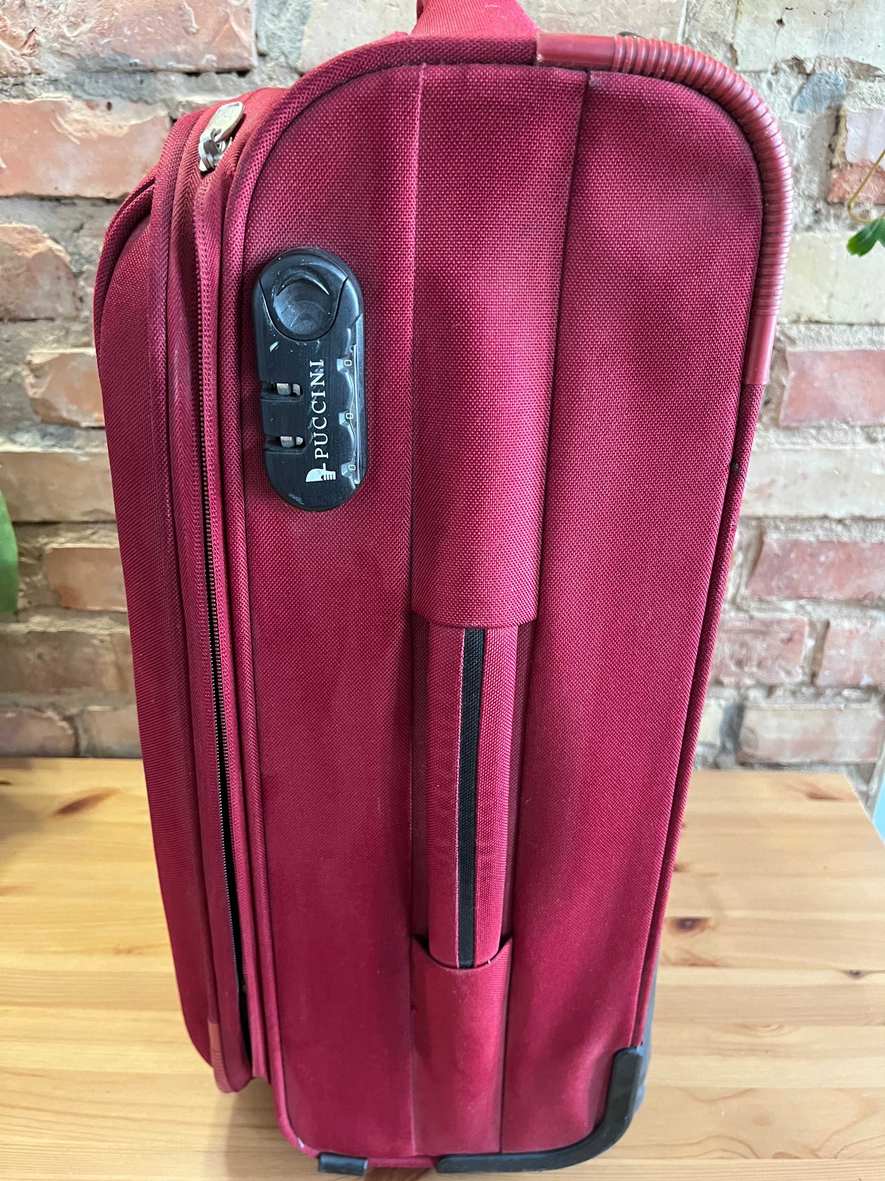 Kabinowa walizka czerwona