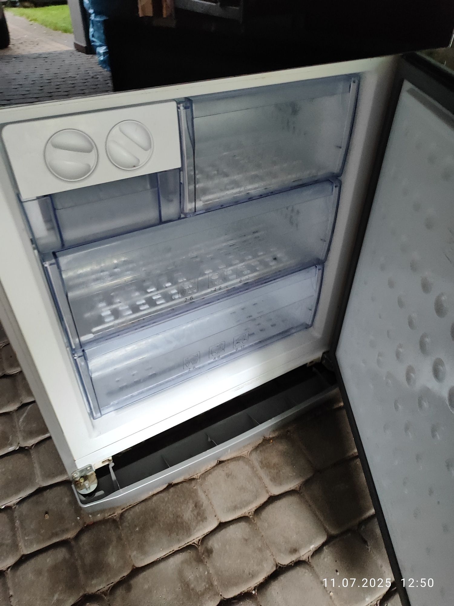 Lodówka Beko czarne szkło
