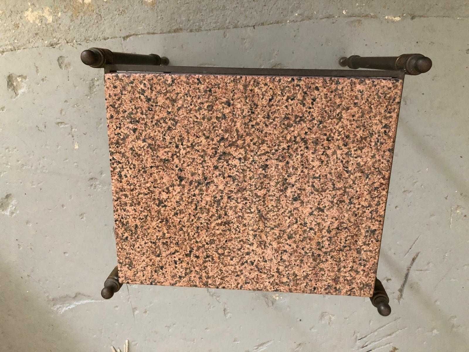 Mesa de Apoio com Pés de Ferro e tampo Marmore