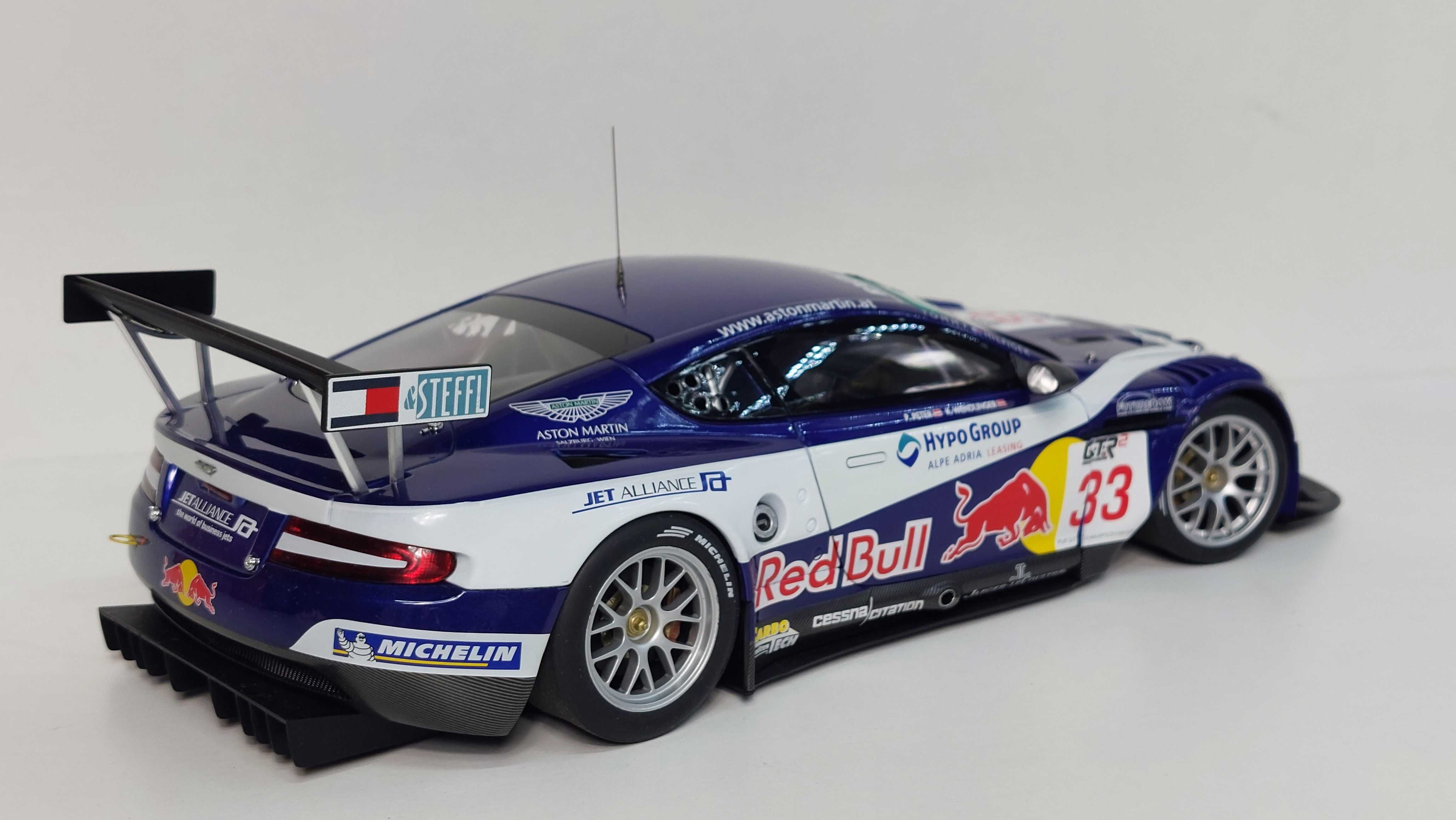 Aston Martin DBR9  Red Bull 2006 Autoart 1:18