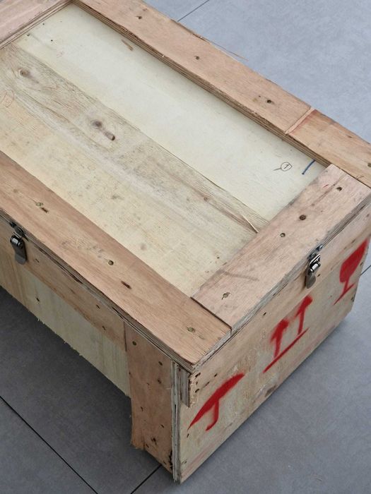 Caixas de madeira contraplacado com sistema de fecho e transporte