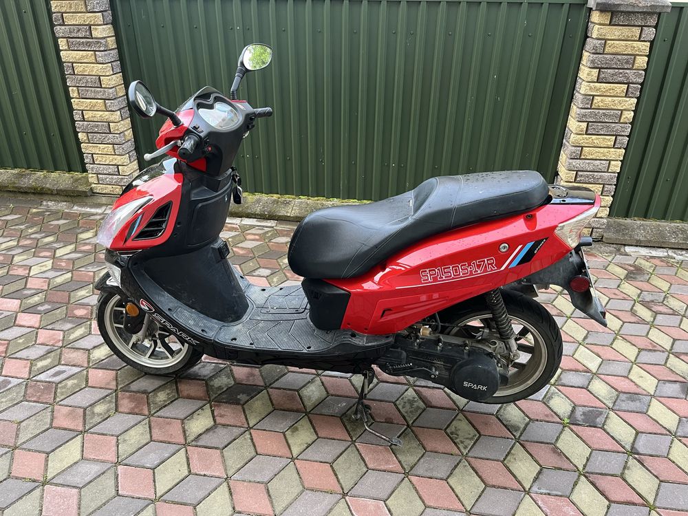 Продам скутер SPARK SP150S-17R