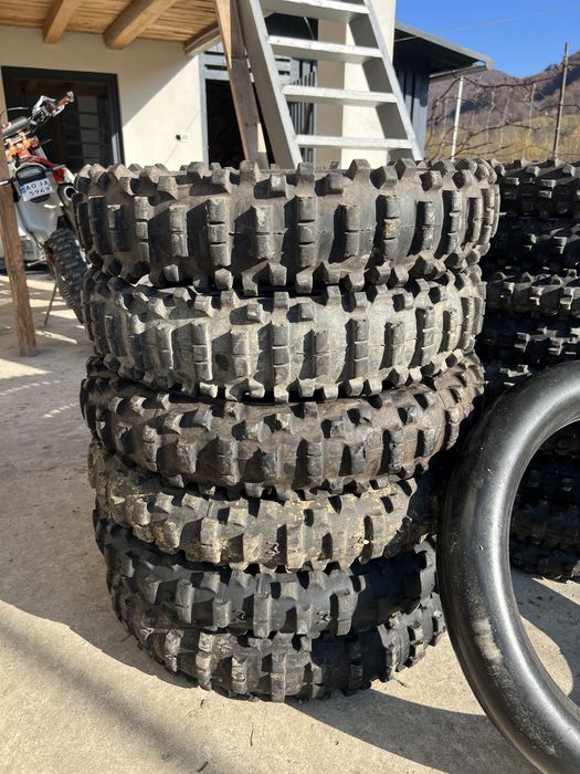 Шини для мотоцикла r18 та і r21 нші