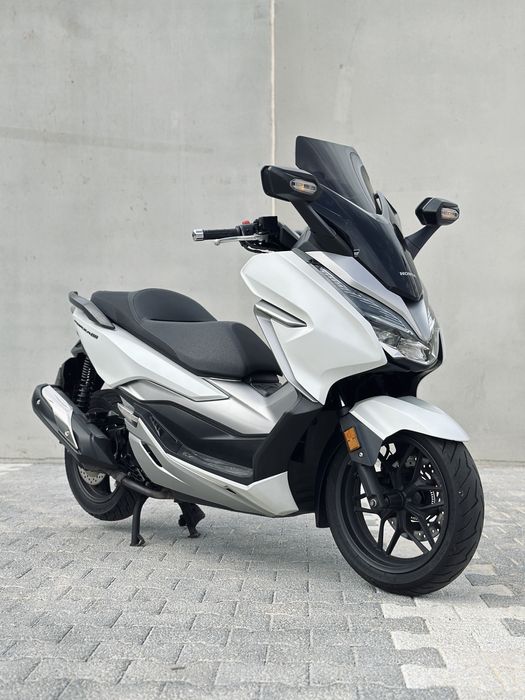 Honda Forza 300 - Impecável