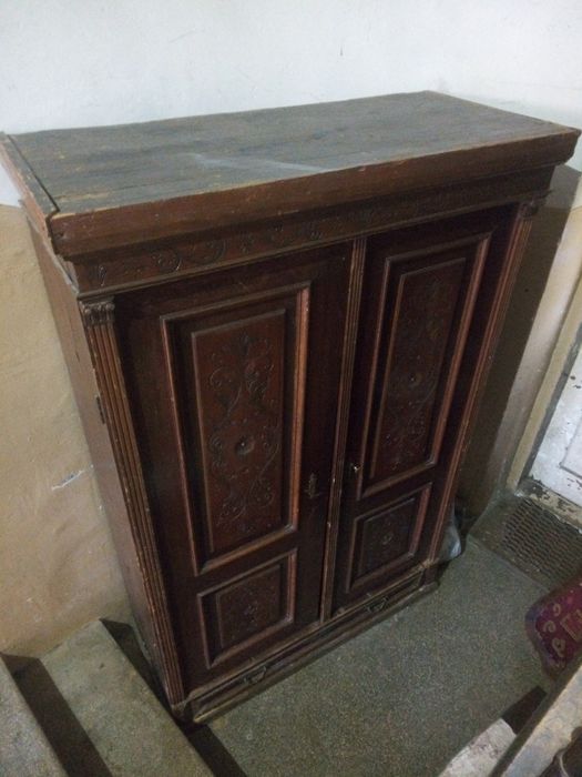 Шафа старовинна дерев'янна