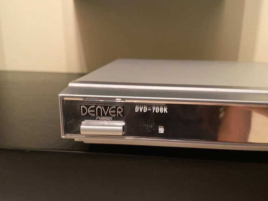 Leitor DVD Denver 706K + coleção DVD’s
