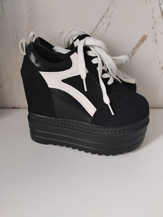 Buty na platformie i koturnie