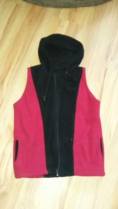 kamiezelka polarowa z kapturem r.152