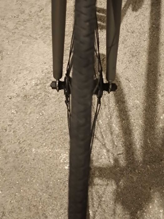 Bicicleta lindíssima com rodas com aros especiais:oferta acessórios