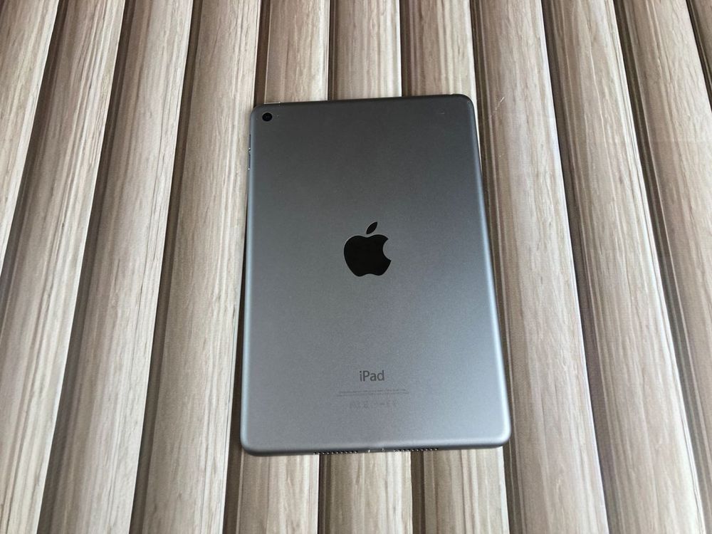 Планшет Apple iPad Mini 4th 32GB Wi-Fi Space Gray