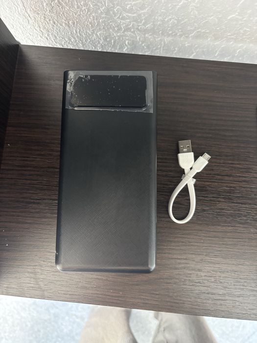 Power bank різних видів.