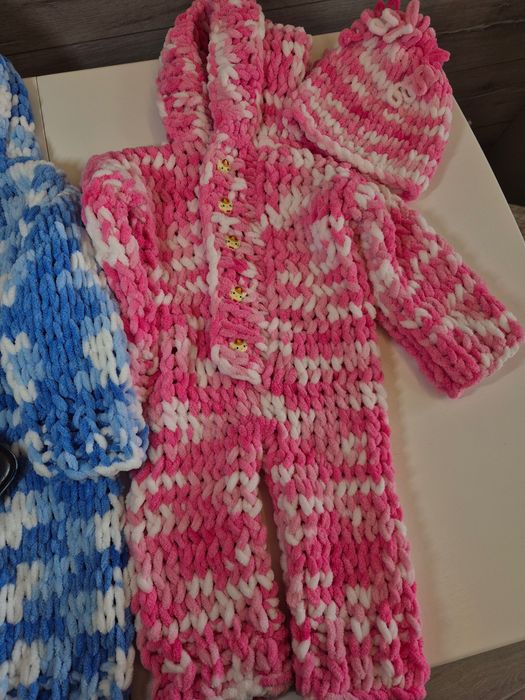 В’язані комбінезони та пледи
