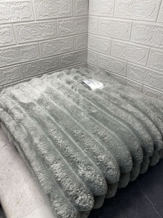 Велюрове покривало “Королівський шарпей” 200×220 з сумкою