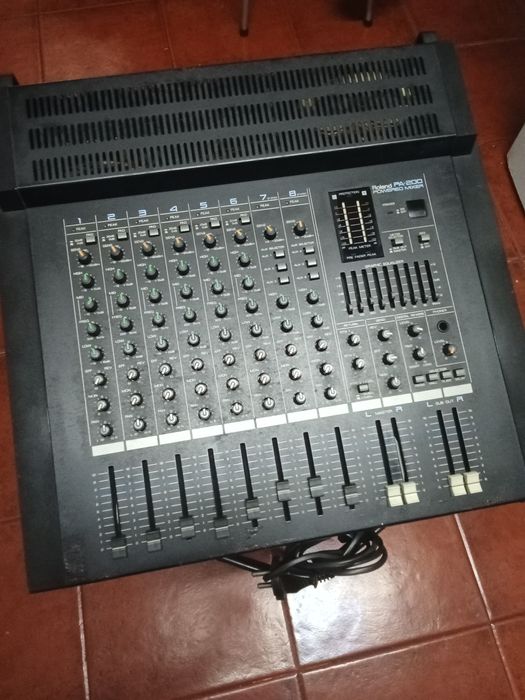 Mesa de Mistura Roland Amplificada