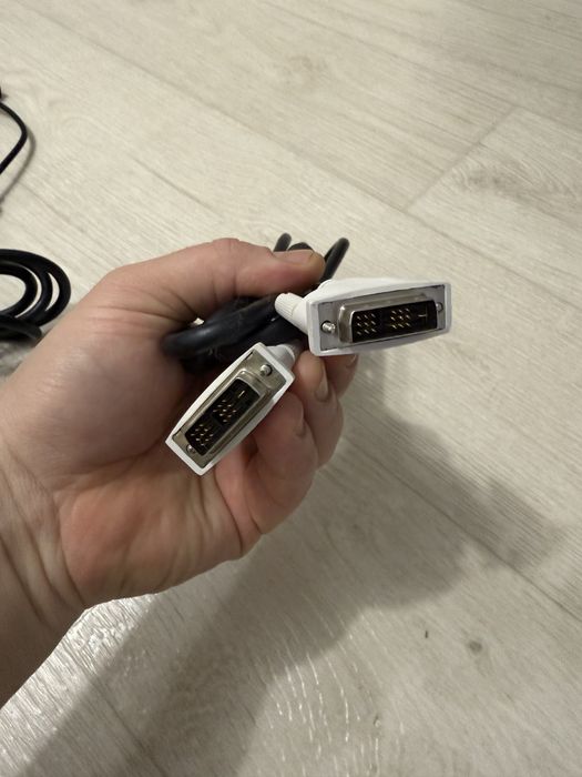 Компютерні шнури, кабеля.