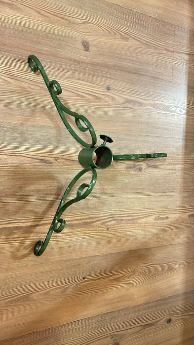 Кована залізна підставка для ялинки