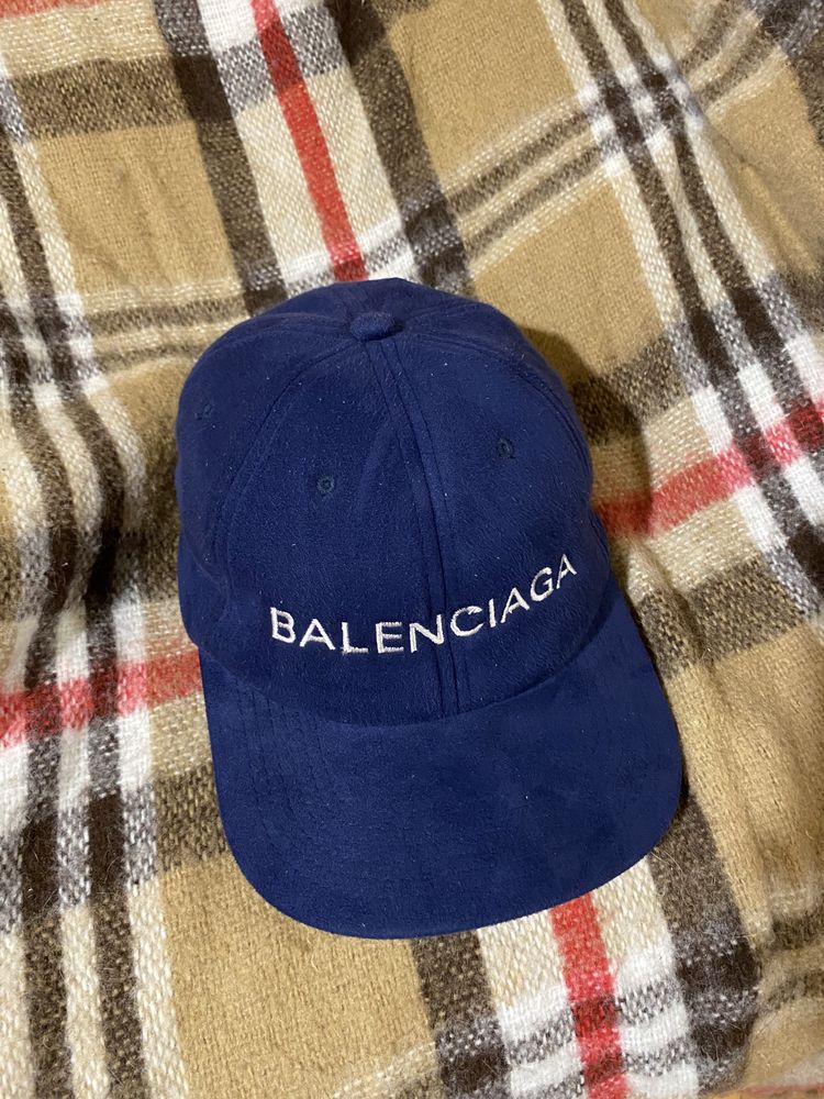 Balenciaga замшевая кепка