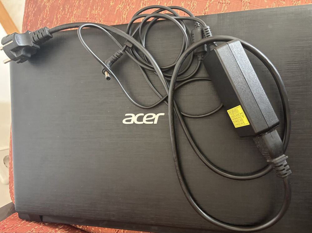 computador acer preto