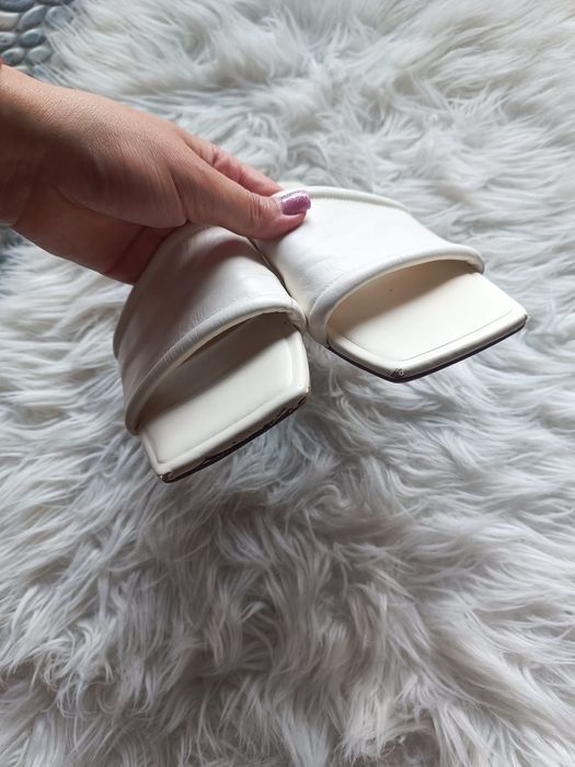 Брендові шкіряні шльопанці 41 р