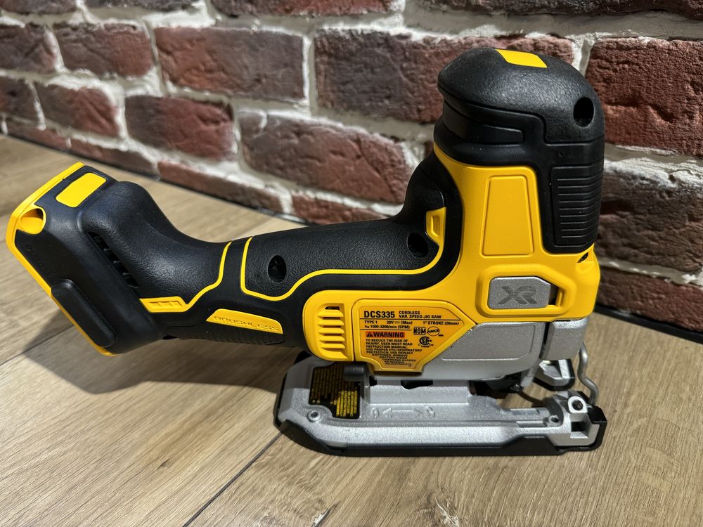 Лобзик DeWalt DCS335B
