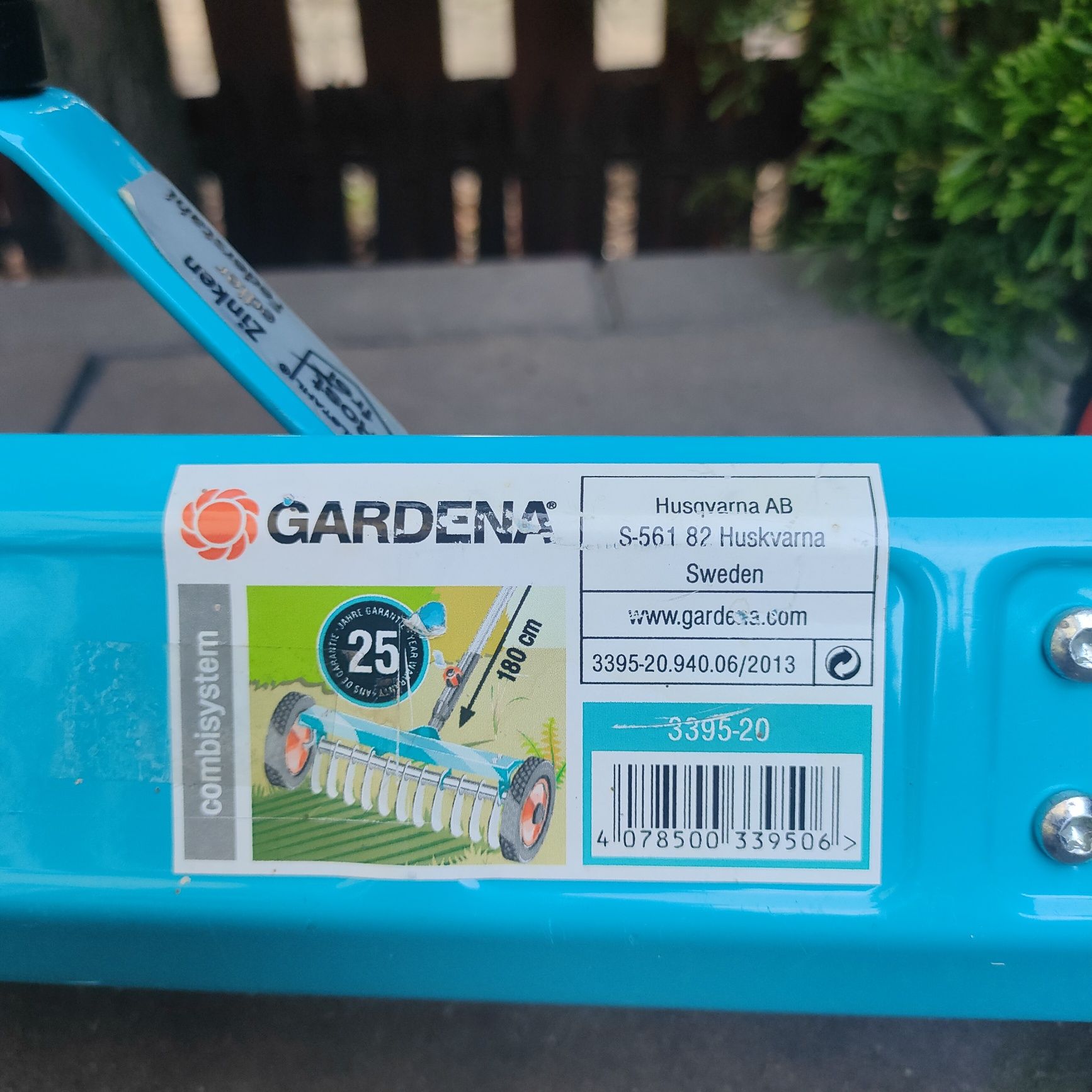 Wertykulator do trawy na kółkach Gardena z trzonkiem