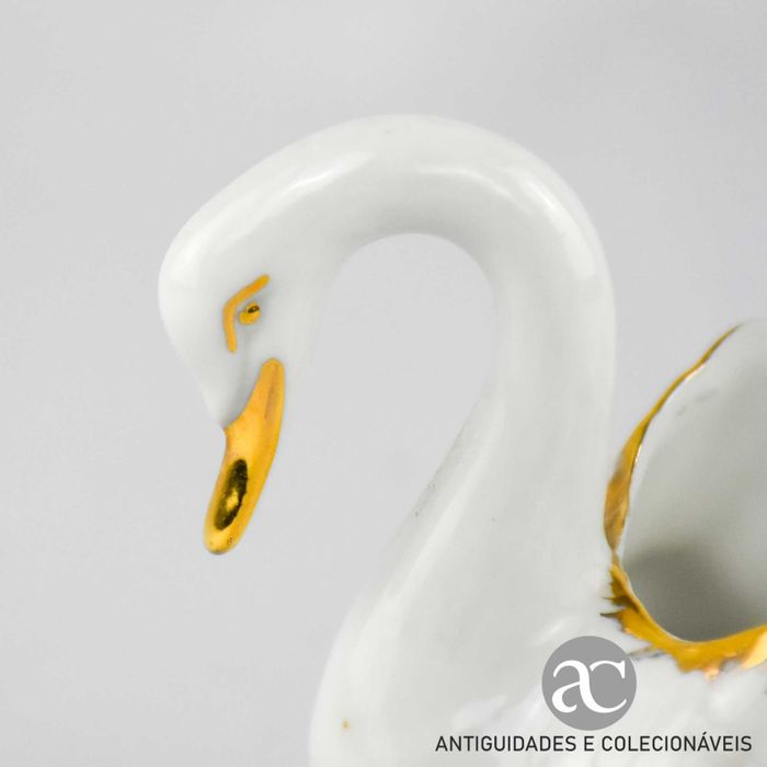 Floreira em forma de Cisne, Porcelana Vista Alegre, com dourados