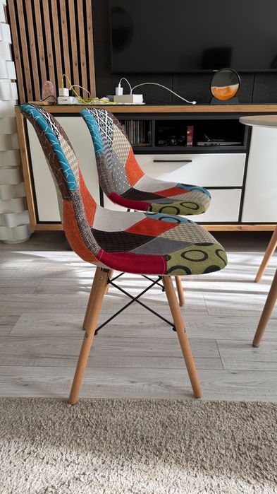 Biały okrągły stól + 2 krzesła