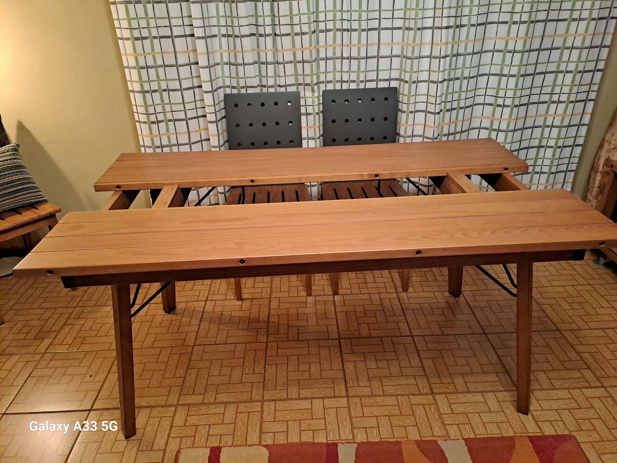 Mesa de jantar e cadeiras