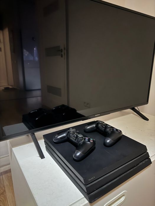 ZESTAW PS4 Pro 1TB + 2 pady + TV Sony 43” 4K