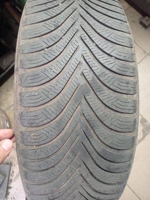Продам зимню гуму 205*55r17 Micheline Alpina