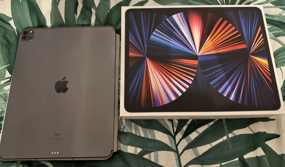 tablet Apple iPad Pro 12,9” 5. gen Magic Keyboard Apple Pencil 2