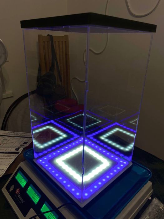 3Д скляна Коробка з підсвіткою для колекційних іграшок/ старуеток