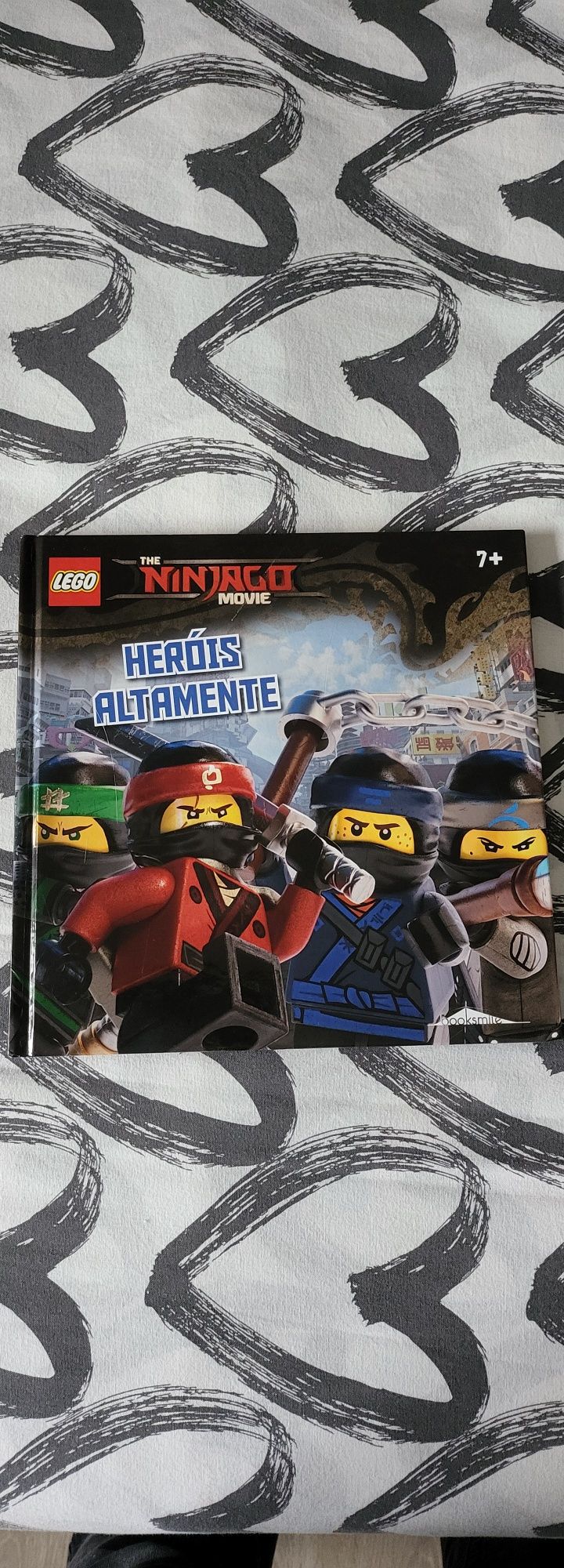 Livro Ninjago como novo