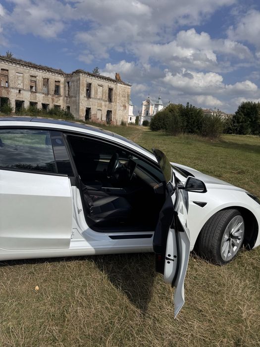 Оренда Tesla Model 3 2022 Long Range