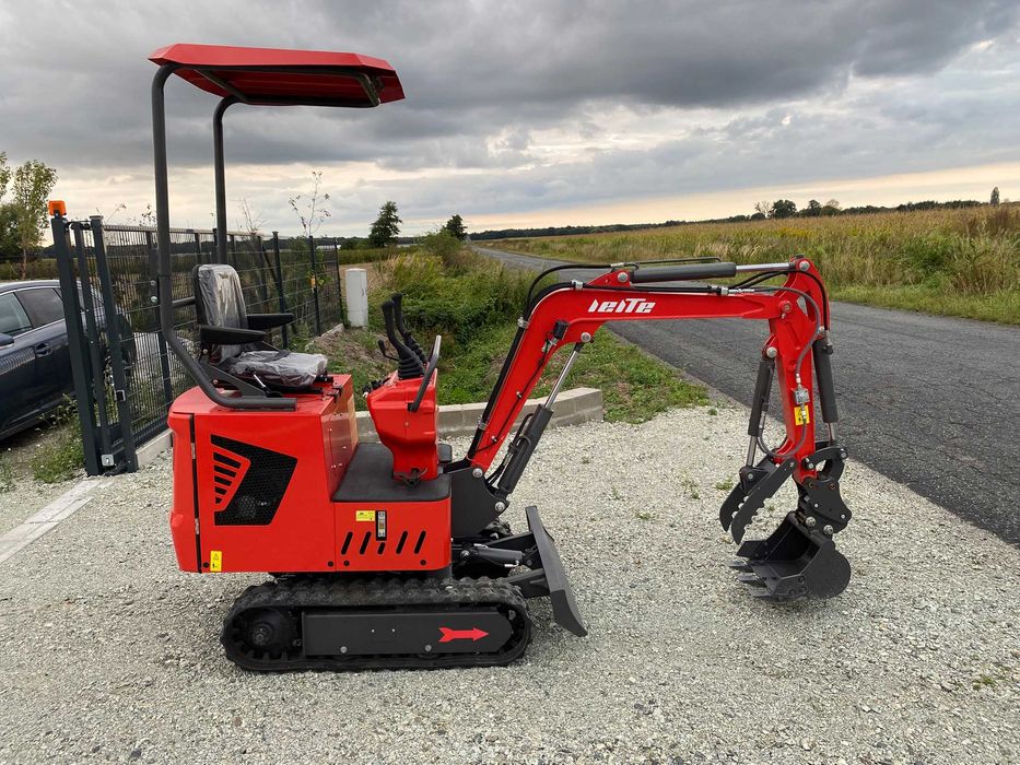 Minikoparka 1T + osprzęt wiertnica , skarpówka, 3 łyżki