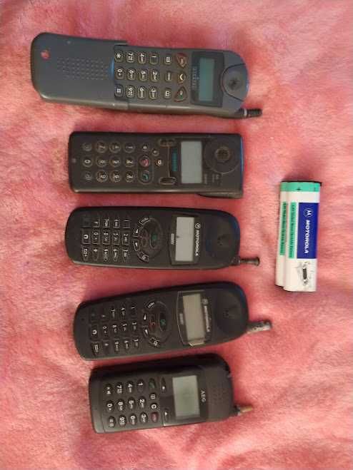 Telemóveis Antigos usados sem carregadores, e baterias
