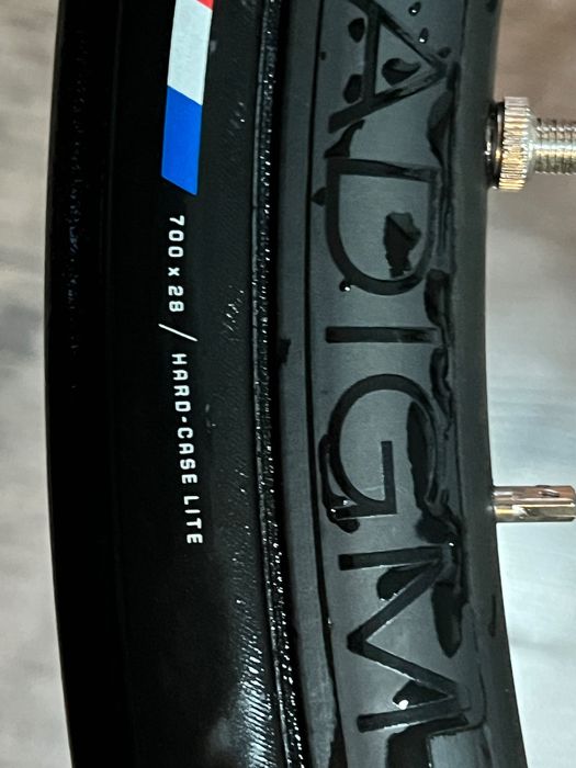 Opony szosowe Bontrager R1 Hard-Case Lite 700 x 28 mm komplet